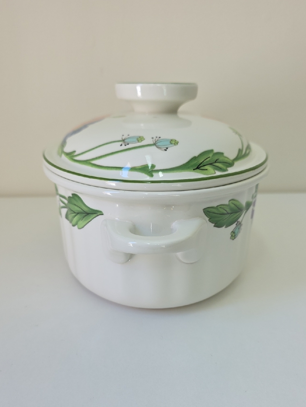 Villeroy & Boch Amapola 2 Quart Ribbed Oval Covered Casserole - Picture 12 of 12